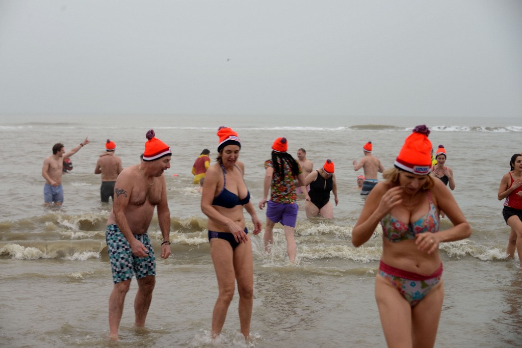 ../Images/Nieuwjaarsduik Nederzandt 2020 107.jpg
